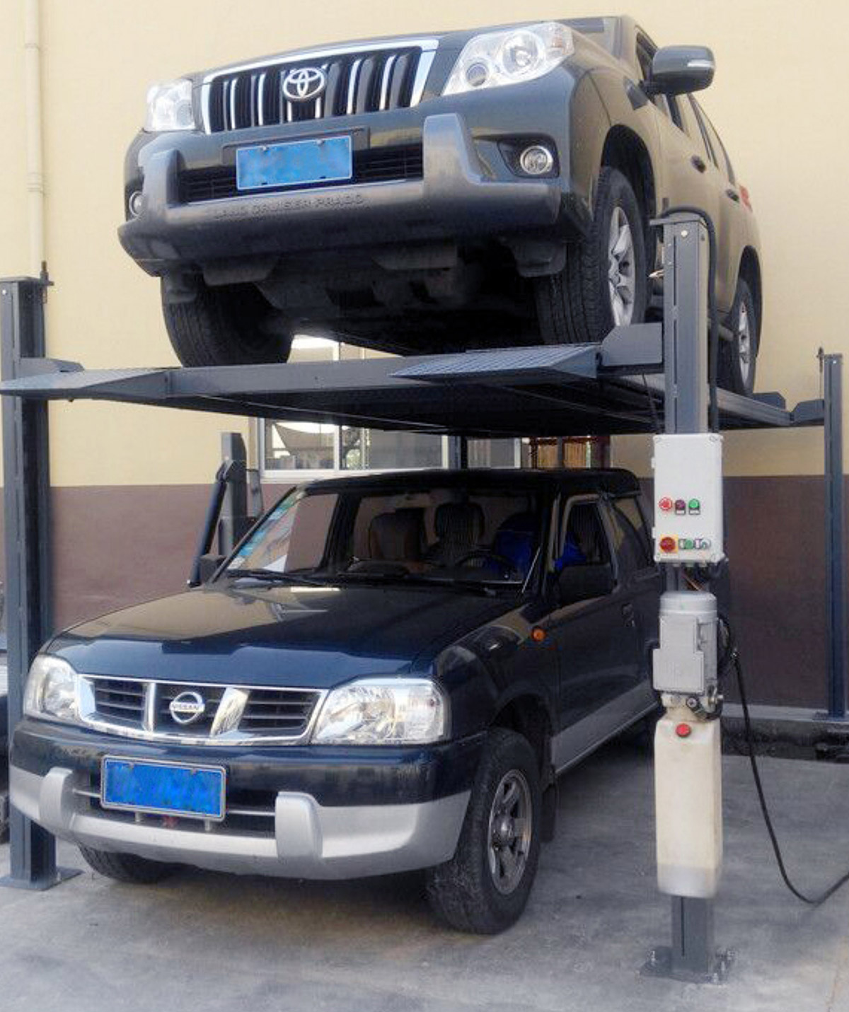 升降車庫03四柱簡易升降機械立體停車安裝效果.jpg